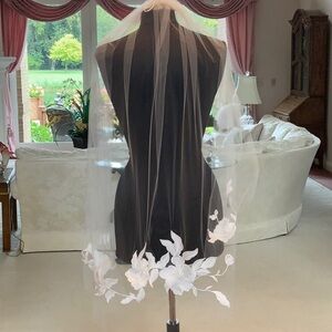 New Rebecca Ingram/Maggie Sottero Ivory Floral Lace Custom veil Waist Length